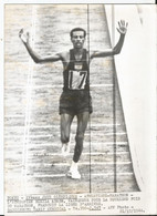 Photo De Presse - L' Ethiopien Bikila Abebe Jeux Olympiques Tokyo 1964 Marathon - Deportes