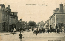 Vierzon * La Route De Bourges * Pharmacie * Boulangerie * Groupe D'enfants - Vierzon