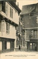 Vannes * Passage De La Place Henri IV à La Cathédrale * Vieilles Maisons Du XVe Siècle - Vannes