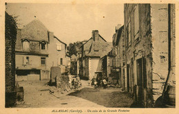 Allassac * La Place Et Un Coin De La Grande Fontaine - Sonstige & Ohne Zuordnung