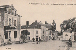 BOUGUENAIS. - Le Bas De La Place Et Route De Nantes - Bouguenais