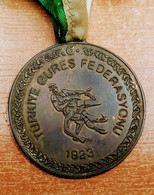 AC - SILVER MEDAL ( SECOND PLACE ) OF 57 KG OF GREKO ROMAN WRESTLING OF TURKISH CHAMPIONSHIP 24 - 25 FEBRUARY 1972 MEDA - Abbigliamento, Souvenirs & Varie