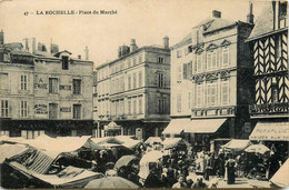 La Rochelle * La Place Du Marché * Foire * Bonneterie Mode " à Ste Marie " - La Rochelle