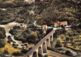 30-SAINTE-CECILE-D'ANDORGE- ROUTE DE FLORAC, LE PONT ROUTIER ET L'HÔTEL BELLEVUE VUE AERIENNE - Alès