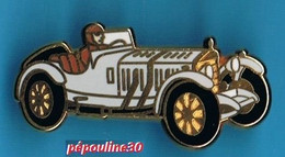1 PIN'S //  ** CABRIOLET GRIS / MERCEDES / TYPE SSK / 1927 ** . (Arthus Bertrand Paris) - Mercedes