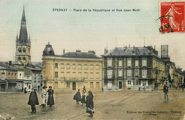 épernay * Place De La République Et Rue Jean Moët * Café De Venise * Cpa Toilée Colorisée - Epernay