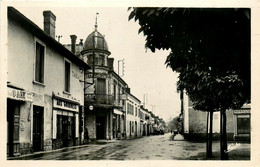 Rabastens De Bigorre * Rue De Mirande * Café De La Paix * Débit De Tabac " Au Gourmets " - Rabastens De Bigorre