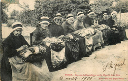 Tence * Groupe De Dentellières Sur Le Chemin De La Mère * Vieilles Femmes Du Pays * Couturières - Sonstige & Ohne Zuordnung