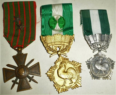 Ensemble Médailles Poilu 14/15 Avec Citations Et Collectivités Territoriales Dont Officier - 1914-18