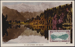 NEW ZEALAND MAXIMUM CARD MATCHING 1/2d PEACE WITH POSTCARD OF LAKE SCENE - Storia Postale