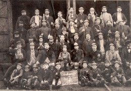 Houdeng-Aimeries, La Louvière, Mineurs De Bois Du Luc 1888. Reproduction. - Professions