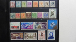 Europe > Monaco > Collections :24 Timbres Neufs Charnière - Collections, Lots & Séries