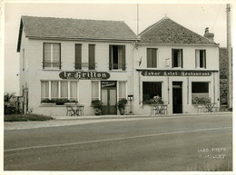 GRANDE PHOTO LES ORMES SUR VOULZIE LE GRILLON TABAC HOTEL  RESTAURANT  24 X 17.50 CM - Lugares