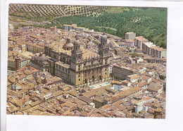 CPM JAEN VISTA PARCIAL  Y CATEDRAL En1977! (voir Timbre) - Jaén