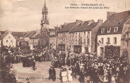 Huelgoat         29          La  Grande Place, Un Jour De Fête            (voir Scan) - Huelgoat