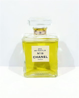 Flacon Factices  Dummy  CHANEL N°19  EAU De PARFUM  De  CHANEL  50 Ml - Fakes