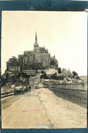 Le Mont Saint Michel * Normandie * Vue Sur L'édifice * Automobile Voiture Ancienne * Photo Ancienne - Le Mont Saint Michel