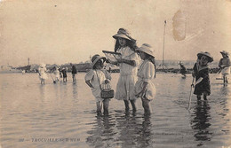 Thème:  Pêche à La Crevette:             Trouville Sur Mer  14     Les Petits Pêcheurs           (voir Scan) - Pesca