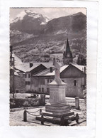 CPSM.  14 X 9  -  MAGLAND  -  L'Eglise, Le Monument  -  Au Fond, Le Pic D'Areu - Magland