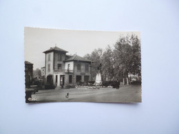 VERDUN SUR GARONNE  -  82  -  La Poste Et Le Monument  -  Tarn Et Garonne - Verdun Sur Garonne