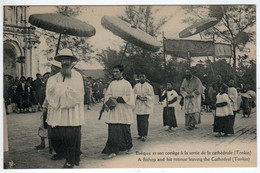 Indochine : Tonkin : Evêque Et Son Cortège à La Sortie De La Cathédrale - Vietnam