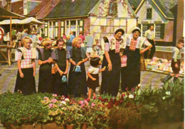 SPAKENBURG  OP DE ZATERDAGMIDDAG MARKT - Spakenburg