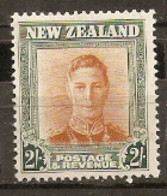 New Zealand  1947  SG  688  2/-d Lightly  Mounted Mint - Neufs