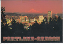 PORTLAND OREGON,  Mount Hood In Th Back, Vulcano, Volcano - Portland