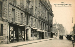 Levallois Perret * La Rue Anatole France * Commerces Magasins - Levallois Perret