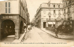 La Rochelle * La Rue Du Minage * Les Maisons à Arcades * Café Molière - La Rochelle