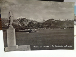 Cartolina  Marina Di Carrara   Frazione Del Comune Di Carrara La Madonnina Del Porto 1961 Alpi Apuane Sullo Sfondo - Carrara