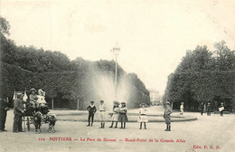Poitiers * Le Parc De Blossac * Rond Point De La Grande Allée * Attelage à Chèvres Enfants - Poitiers