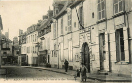 Argentan * La Sous Préfecture Et La Rue Traversière - Argentan