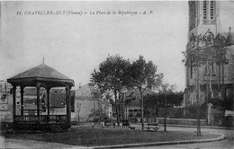 Chatellerault * La Place De La République * Le Kiosque à Musique - Chatellerault