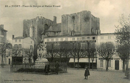 Niort * Place Du Donjon Et Statue Ricard * Magasin De Nouveautés " Au Bonheur Du Peuple " - Niort