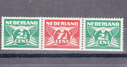 Netherlands Fliegende Taube, Mint Hinged Strip Of 3 - Nuovi