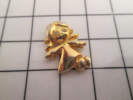 712F Pins Pin's / Rare & Belle Qualité THEME JEUX / JOUET POUPEE METAL JAUNE ET YEUX EN "BRILLANTS" - Jeux