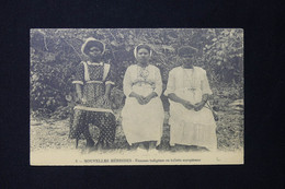 NOUVELLES HÉBRIDES - Carte Postale - Femmes Indigènes En Toilette Européenne - L 82209 - Vanuatu