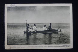 POLYNÉSIE - Carte Postale - Un Père Des Sacrés Cœurs De Picpus Va Porter Le St Viatique à Un Malade En Pirogue - L 82256 - Polynésie Française