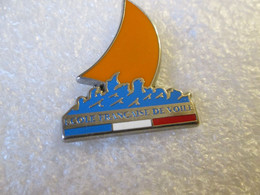 PIN'S    ECOLE  FRANCAISE DE  VOILE  Zamak DECAT - Vela