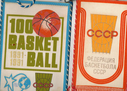 Basket Russe. Urss - Fanions - 100 Ans - 1891-1991 Avec Médaille Fer - Mockba - Cccp - - Abbigliamento, Souvenirs & Varie