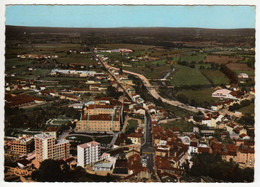 01 Bourg-en-Bresse : Vue Aérienne - Préfecture, Chambre De Commerce , Monument  :  ( Cpsm G.F. ) - Autres & Non Classés