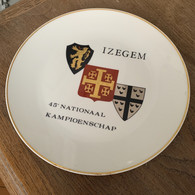 Ancienne Assiette Izegem 45 Nationaal Kampioenschap Porcelaine Dupont Fourdrigniers Antwerp Brussels Liège - Bogenschiessen