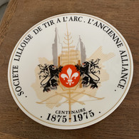 Ancienne Assiette Société Lilloise Tir à L Arc Centenaire 1875-1975 Lion Des Flandres Porcelaine Lanternier Limoges - Boogschieten