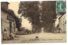 CPA 02 PREMONTRE AVENUE CONDUISANT A L ETABLISSEMENT CAFE MAILLET TOILEE  RARE BELLE CARTE !! - Other & Unclassified