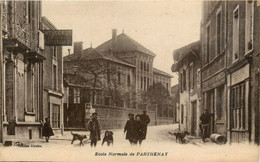 Parthenay * Rue De La Ville Et école Normale * Villageois - Parthenay