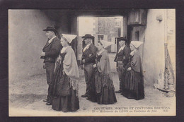 CPA CMCB 72 Bretagne écrite Coutumes Moeurs Et Costumes Bretons Habitants Du Léon - Bretagne