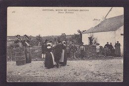 CPA CMCB 368 Bretagne écrite Coutumes Moeurs Et Costumes Bretons - Bretagne