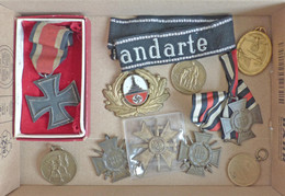 WK II U. WK I Orden Lot Mit 10 Stück U. A. Eisernes Kreuz 2. Kl. Kriegsverdienstkreuz Dabei Ärmelband Leibstandarte I-II - Oorlog 1939-45