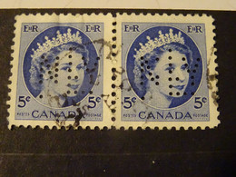 CANADA 1954 Perforé  Elizabeth II PAIRE - Perfin